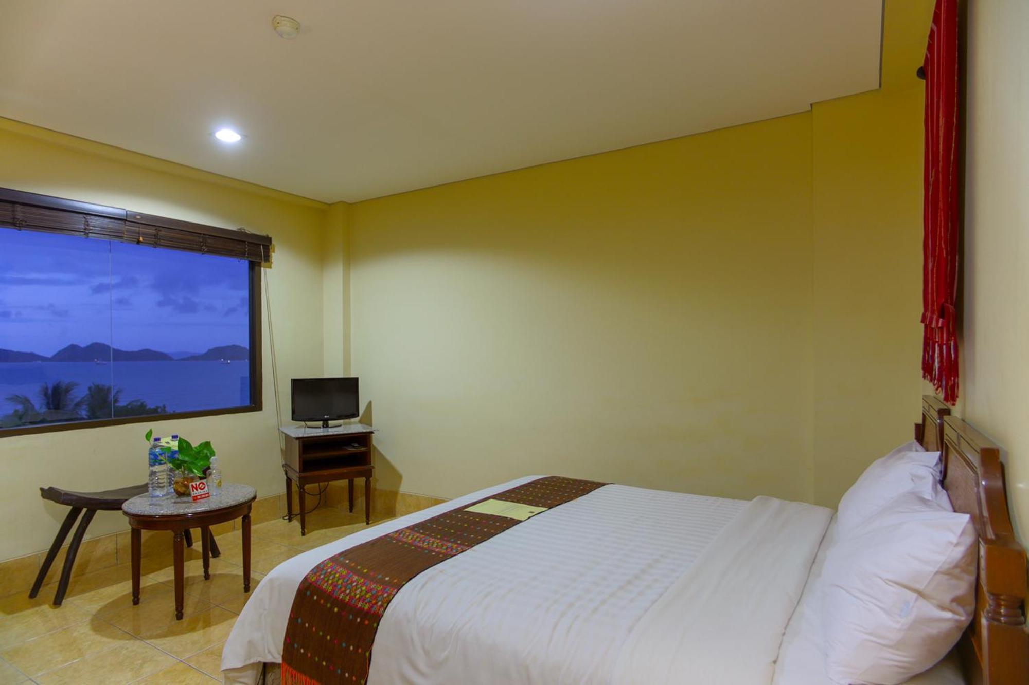 The Jayakarta Suites Komodo Flores Labuan Bajo Exterior photo