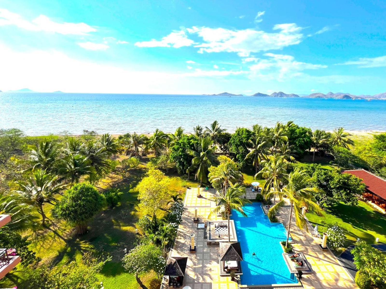 The Jayakarta Suites Komodo Flores Labuan Bajo Exterior photo